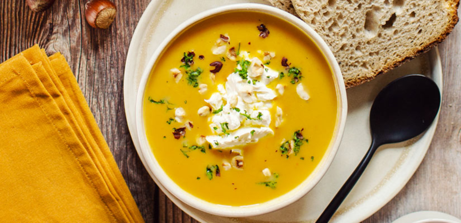 Velouté de potimarron et noisettes grillées