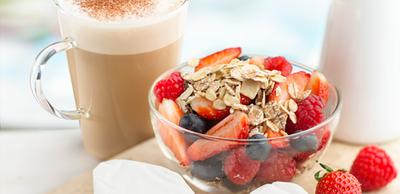 Fruits rouges au muesli et mini fromage