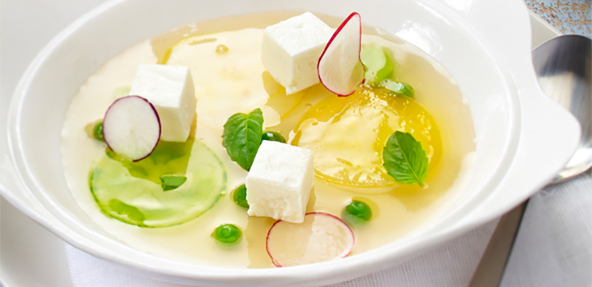 Légumes d'été en gelée et fromage frais