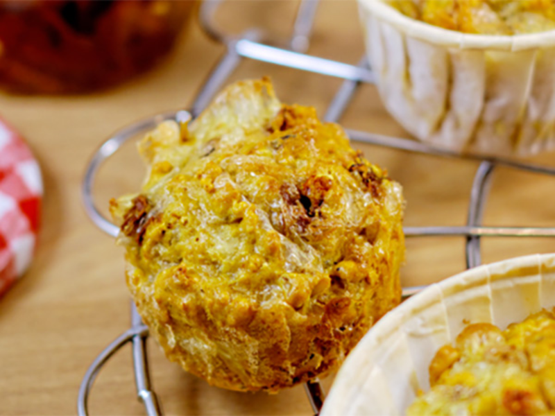 Muffins salés au camembert et tomates séchées