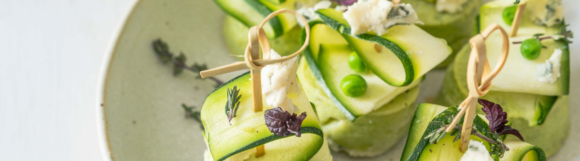 Flan courgette, petits pois et roquefort