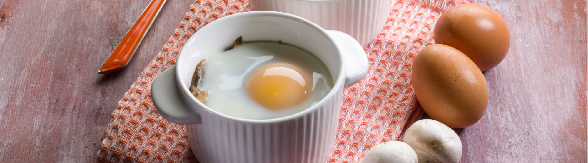 Oeuf cocotte aux champignons, endives et fromage