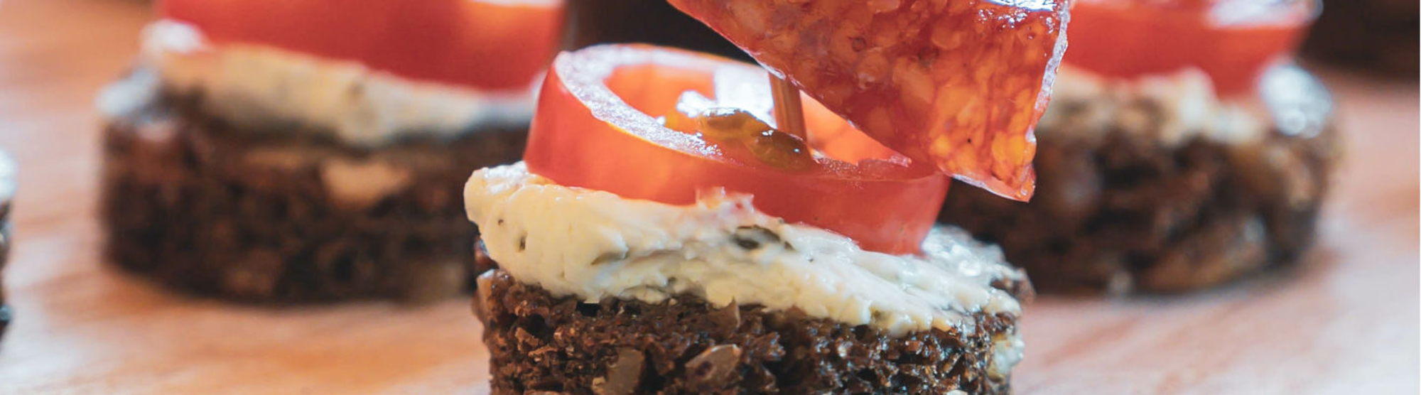 Tartines apéritives au chorizo et fromage de brebis