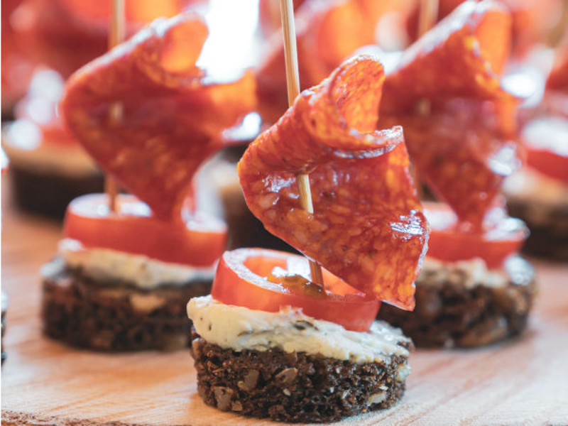 Tartines apéritives au chorizo et fromage de brebis