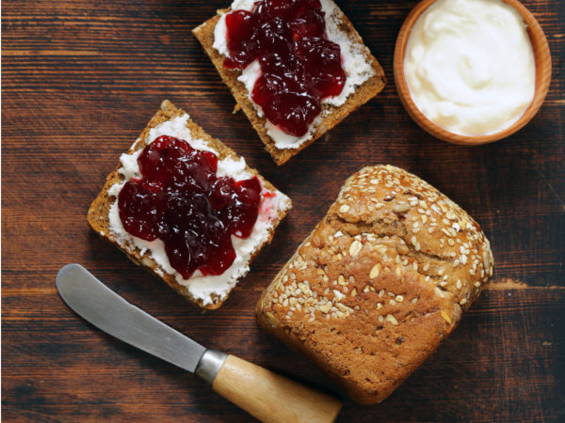 Tapas au fromage de brebis et cerise noire