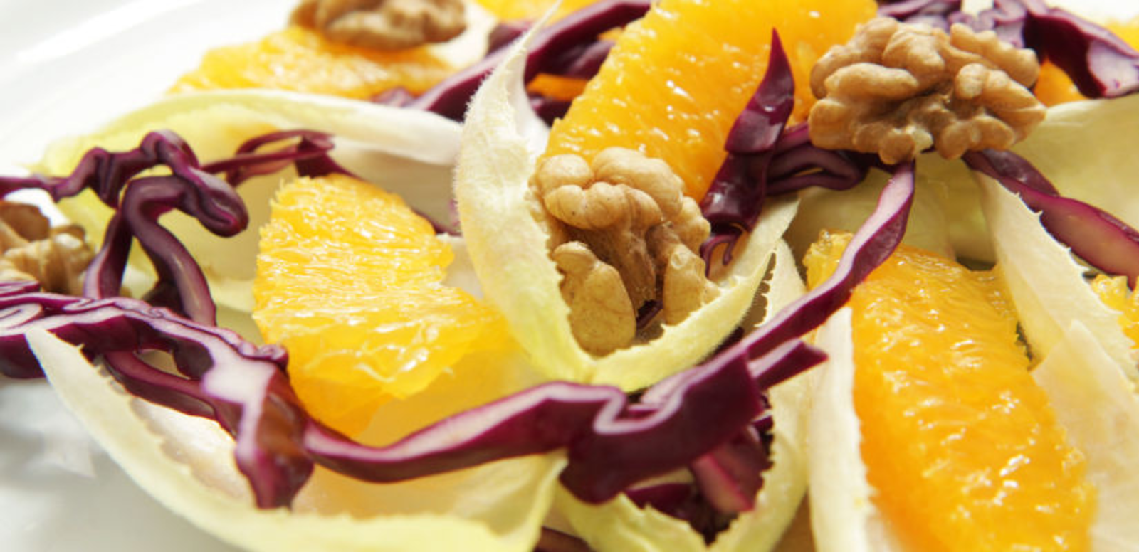 TH05_salade-d-endives-a-l-orange-aux-noix-et-fromage-de-brebis_adobe