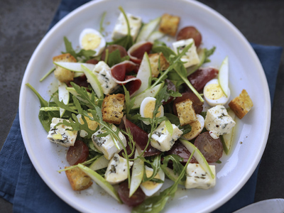 Salade composée au bleu et magret de canard