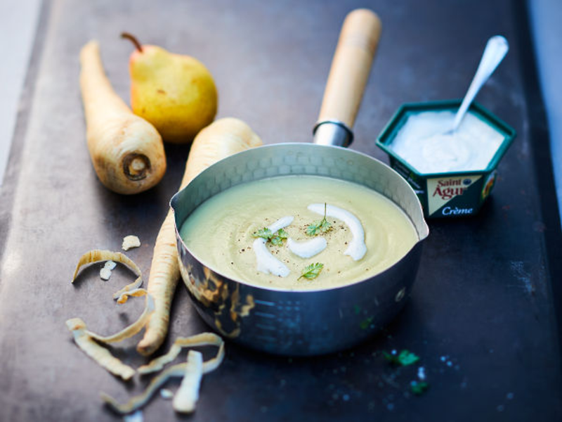 Velouté de panais à la crème de bleu