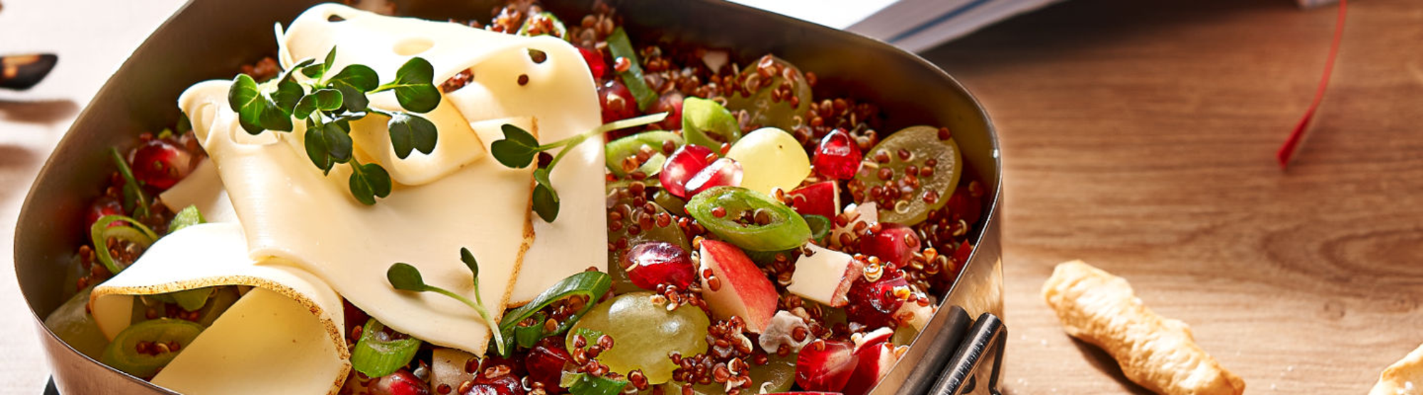 Salade de quinoa à la pomme et au fromage