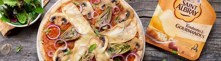 Pizza maison aux légumes et fromage