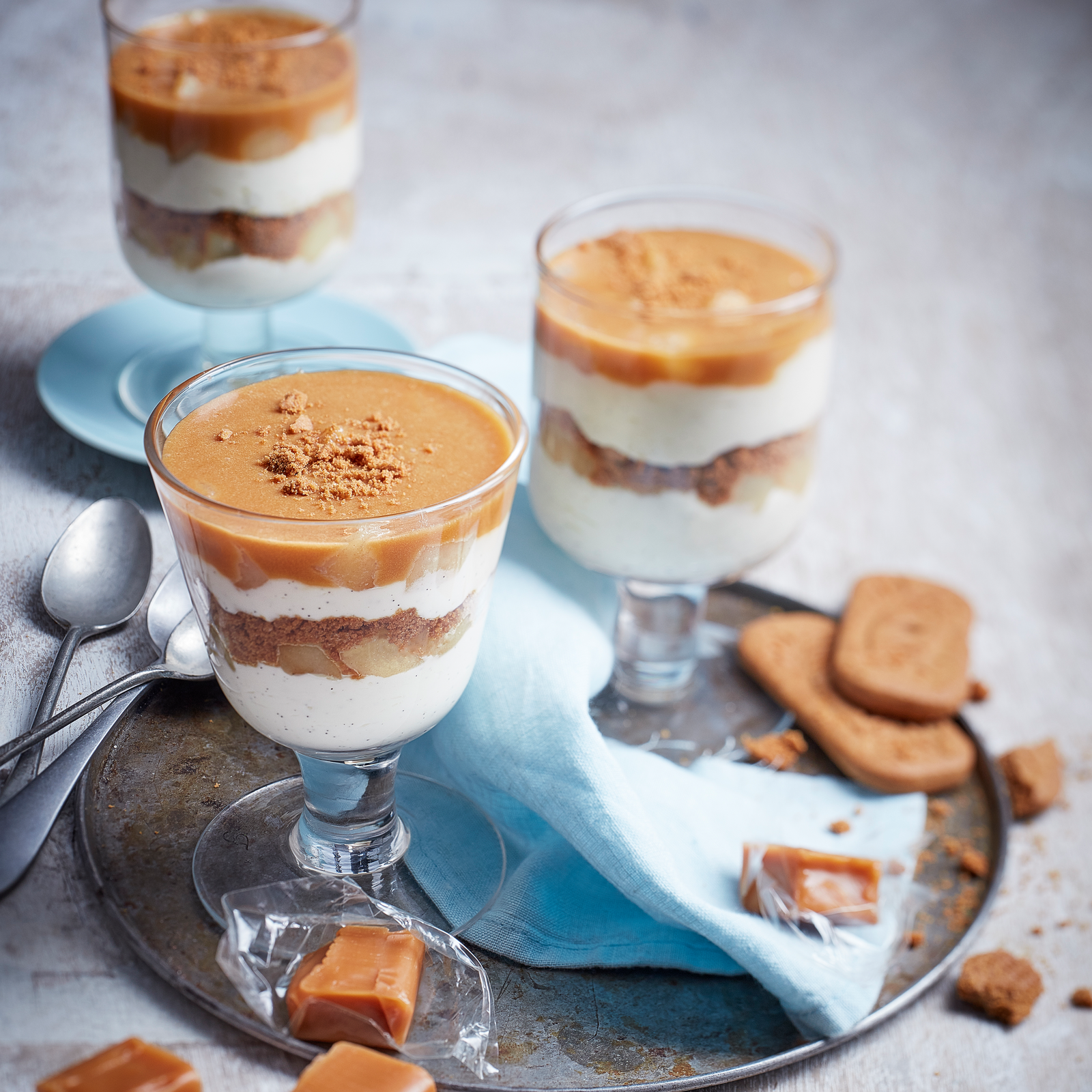 crème fouettée pommes poires spéculos dans 3 verres