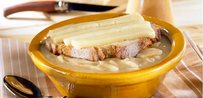Soupe à l'oignon gratinée au fromage