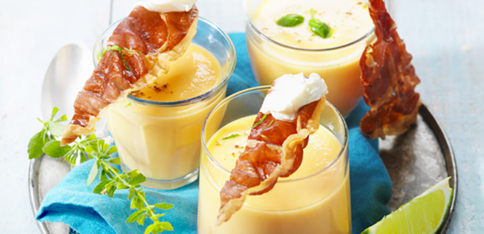 Gaspacho de melon au fromage frais, jambon de Parme croustillant