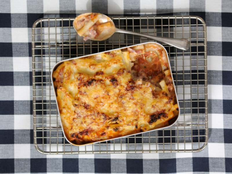 Gratin de macaroni, sauce tomate et jambon