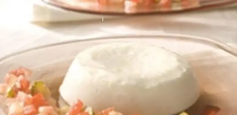 Panna Cotta de fromage de chèvre frais au caviar de tomates