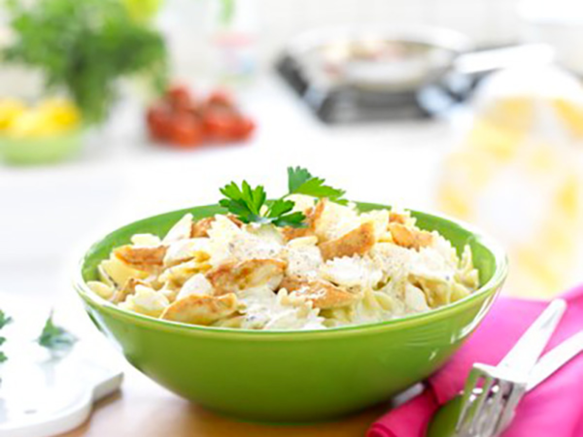 Farfalle au poulet, au fromage frais ail et fines herbes