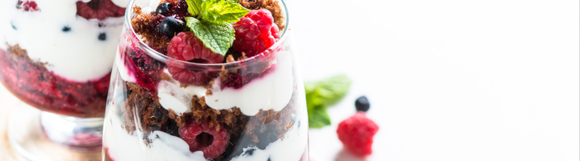 Tiramisu aux fruits des bois et fromage de chèvre frais