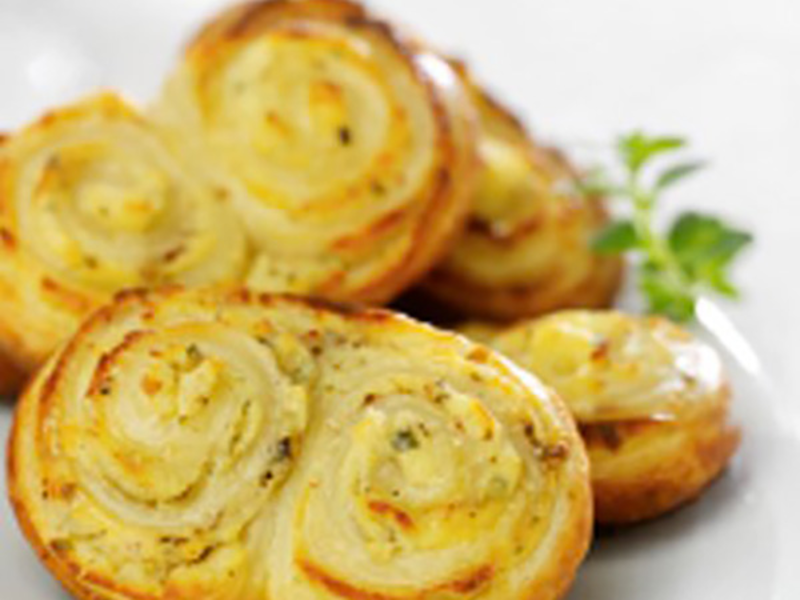 Petits palmiers au fromage frais à la ciboulette & aux échalotes