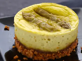 Cheesecake aux asperges et au fromage frais