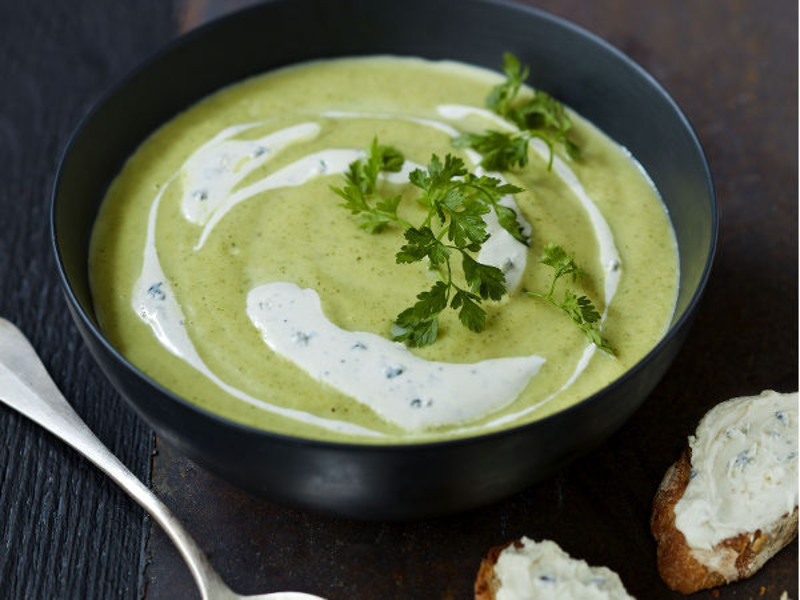 Velouté de courgettes à la crème de bleu