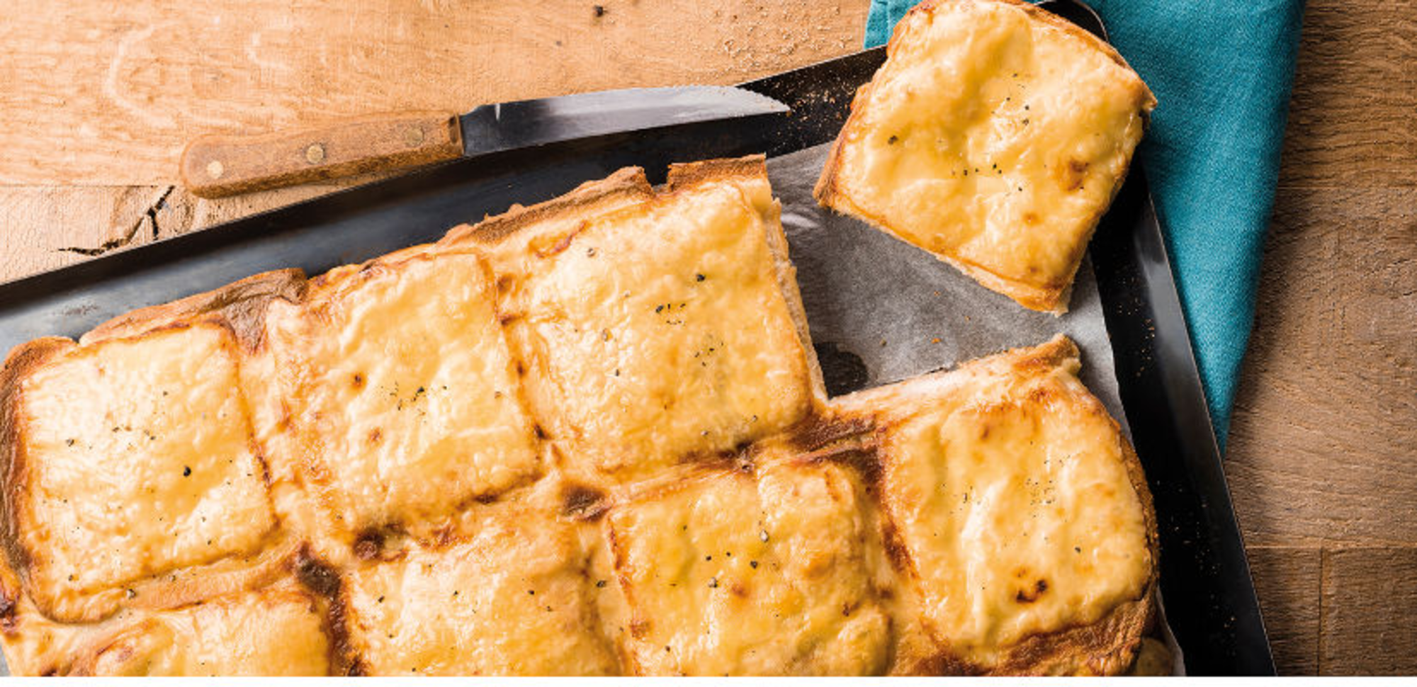 Croque-monsieur géant au fromage à raclette