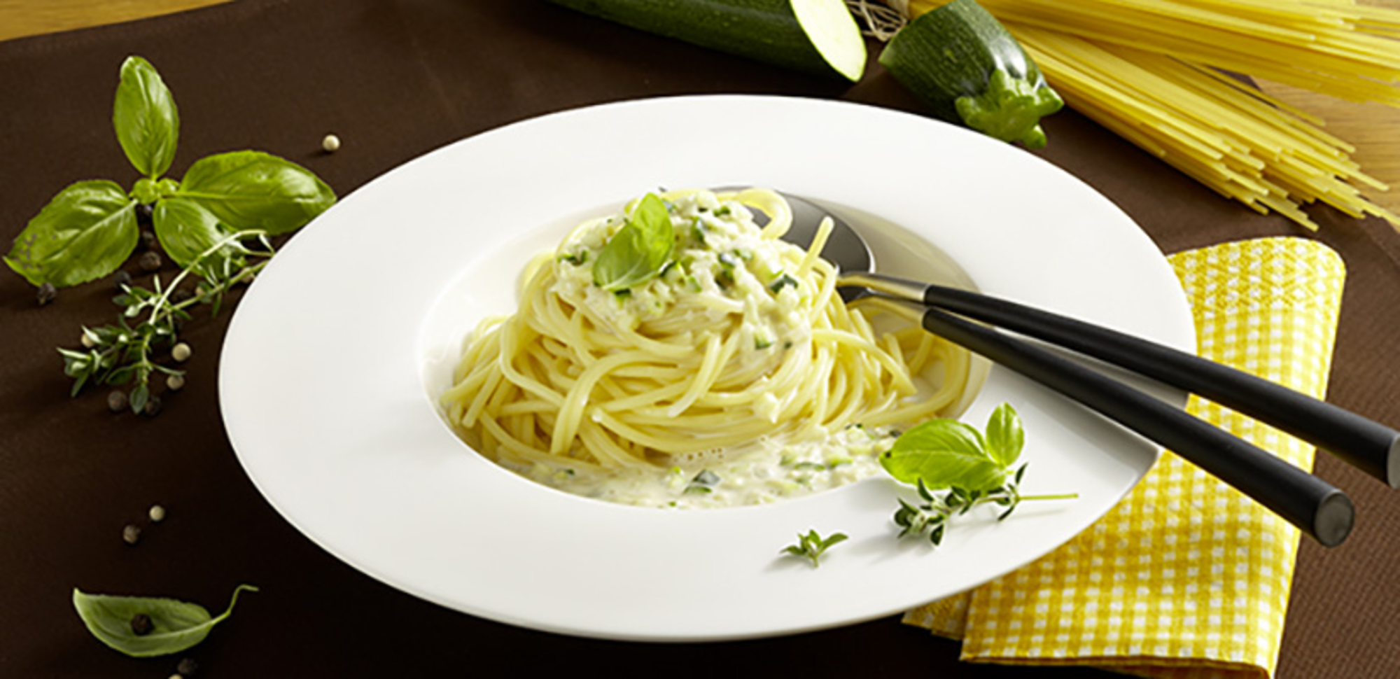 Spaghetti aux légumes, sauce au bleu