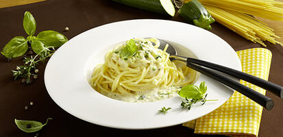 Spaghetti aux légumes, sauce au bleu