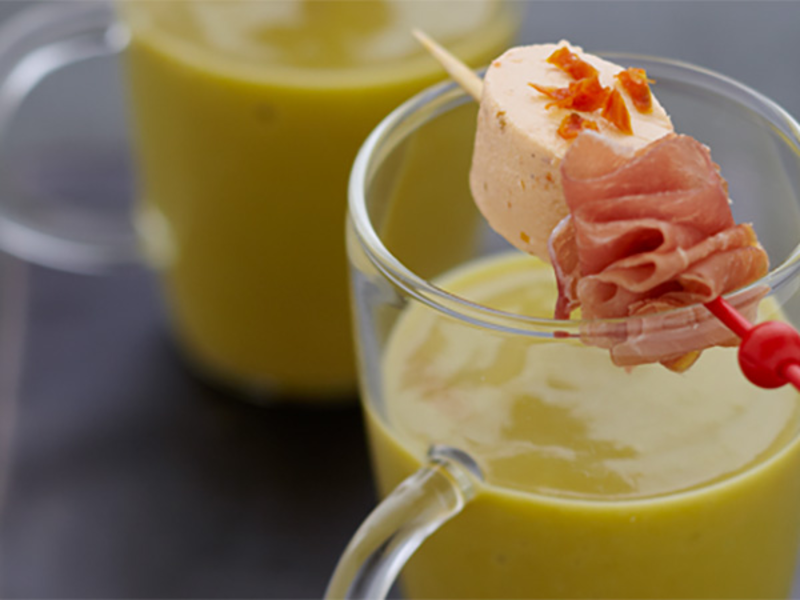 Velouté d'asperges & brochette de fromage frais