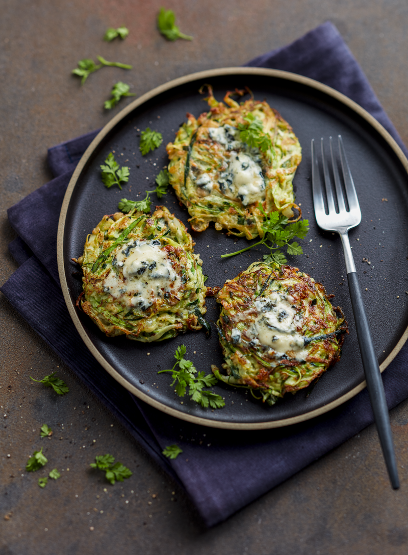 Galettes de courgette, avoine et fromage bleu