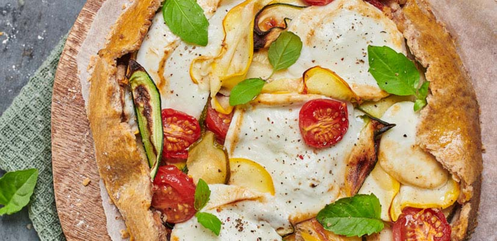 TH05_tarte_tomate_courgette_mozzarella_bufala_ferrari_825x400.jpg