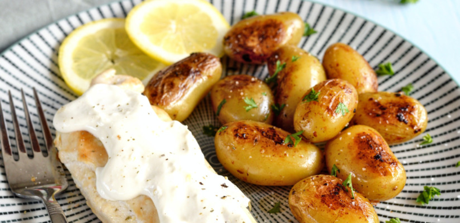 Blanc de poulet sauce citron et fromage de chèvre frais.