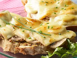 Tartines au fromage à raclette
