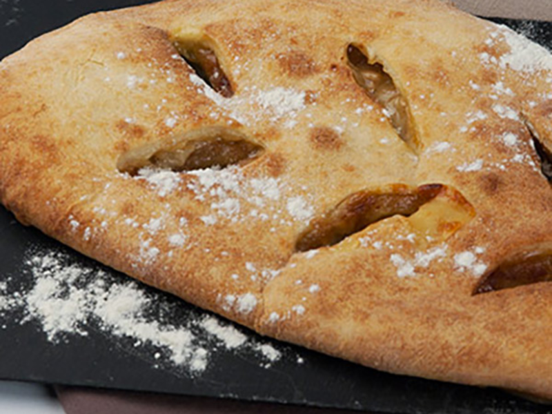 Fougasse au fromage, romarin et pâte de coing