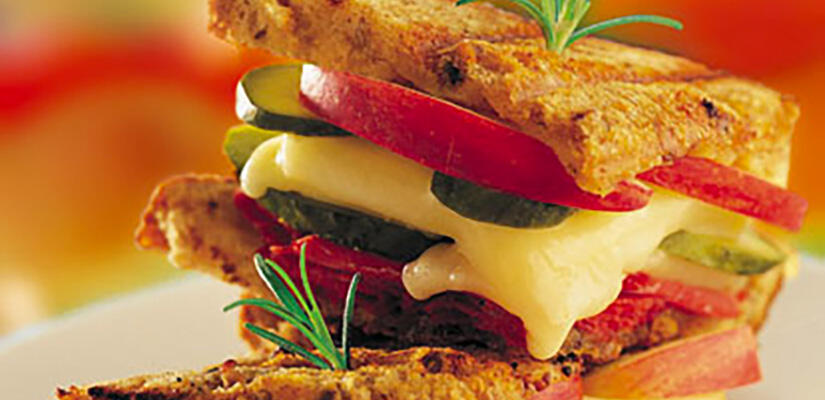 TH05_club-sandwich-au-fromage-a-raclette-RICHES MONTS