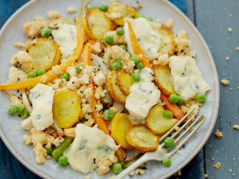 Légumes façon crumble au bleu