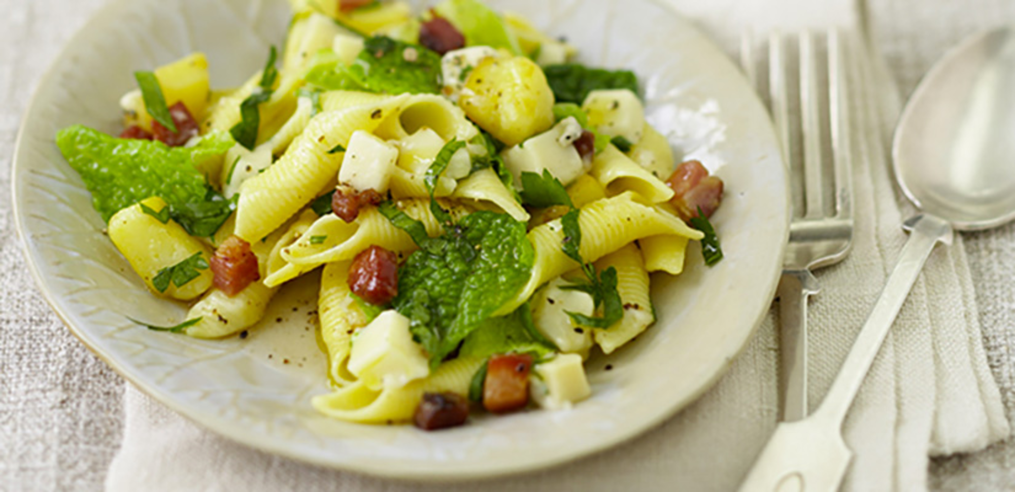 Pâtes au pesto de chou vert et au fromage