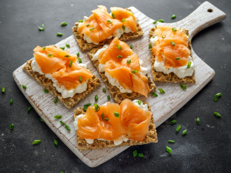 Tartine de fromage frais et saumon fumé