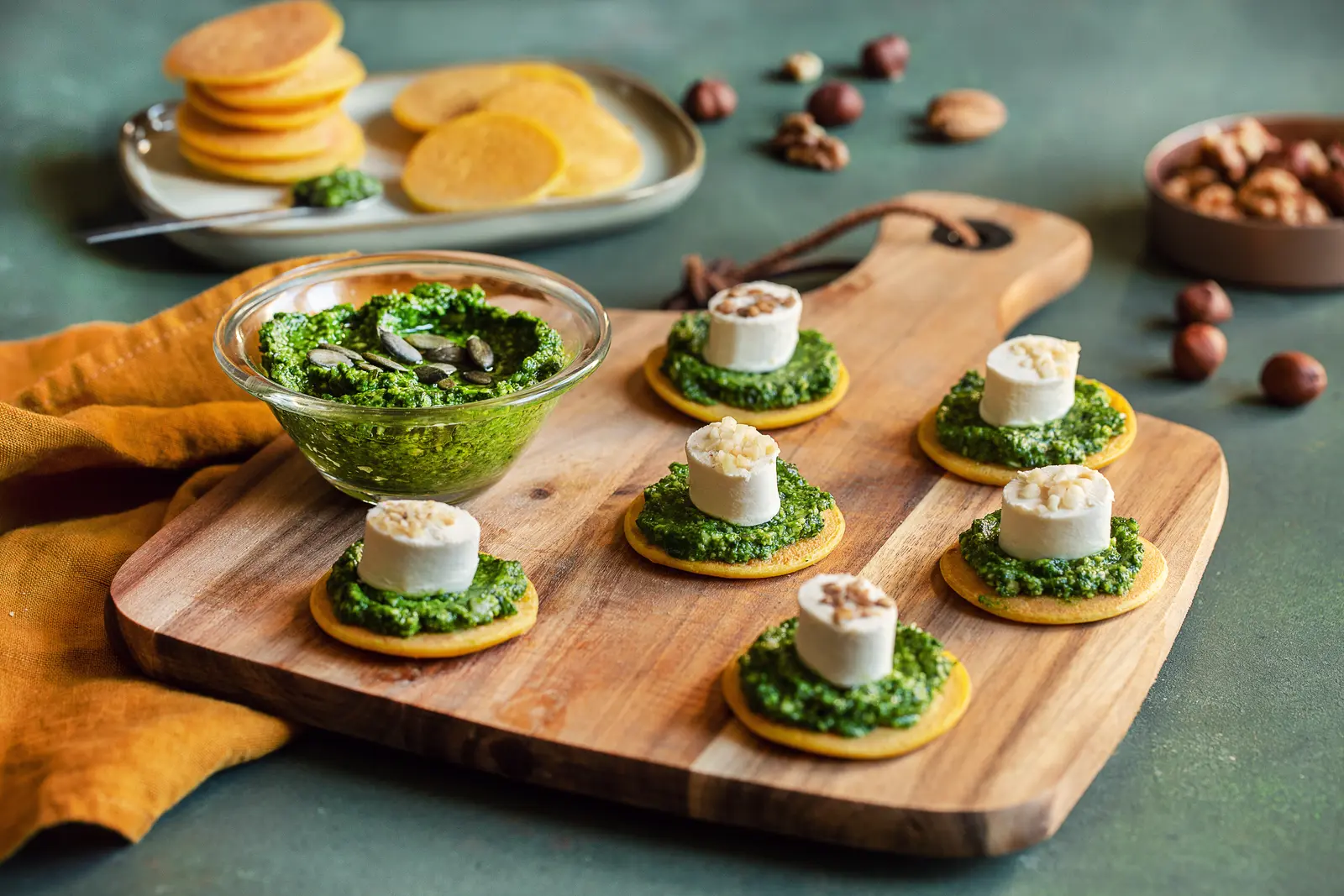 Pancakes de courge et fromage apéritif aux noix