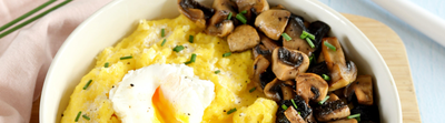 Polenta crémeuse aux champignons, oeufs poché et chèvre