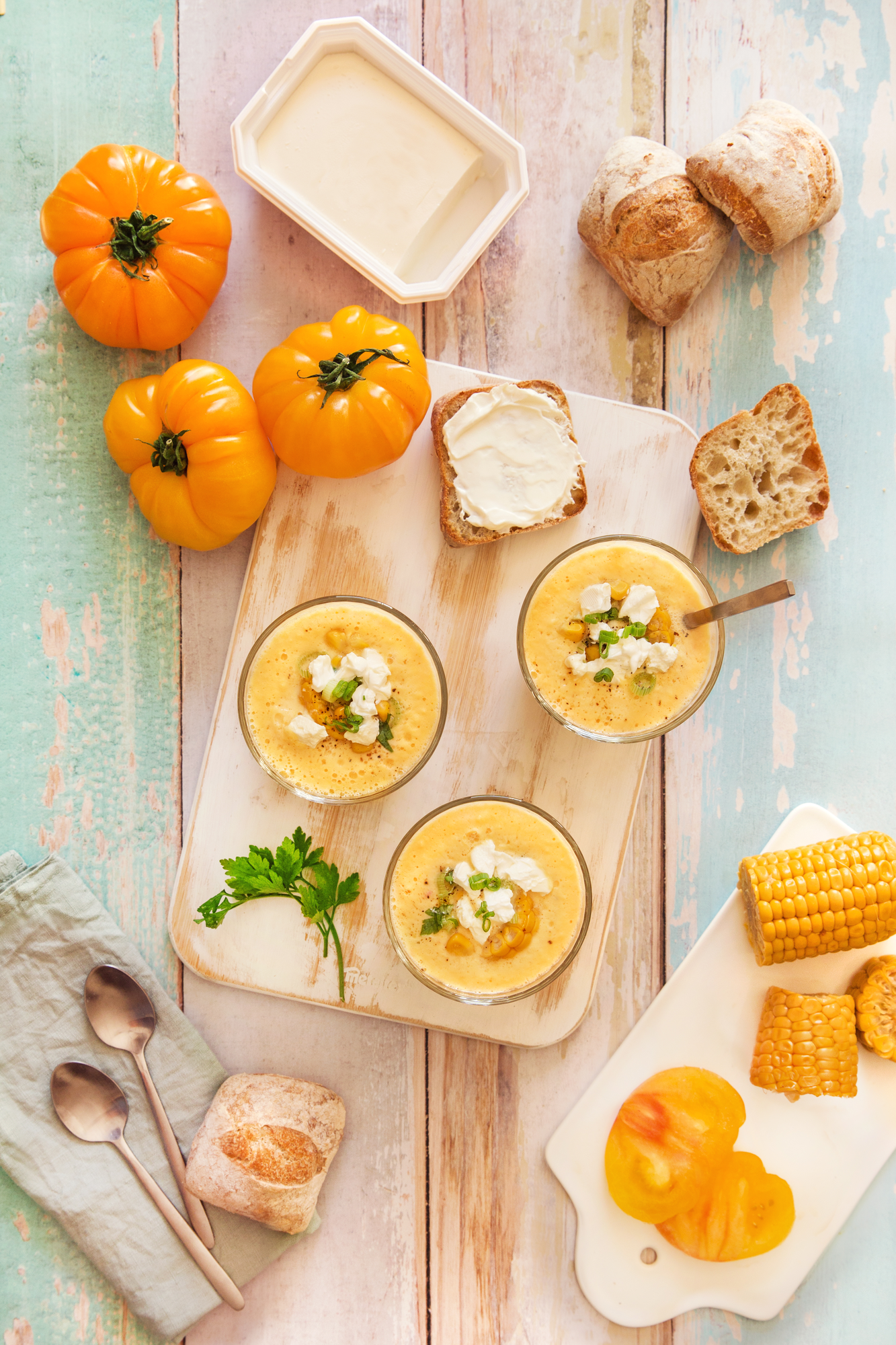 Soupe froide de tomate jaune et maïs