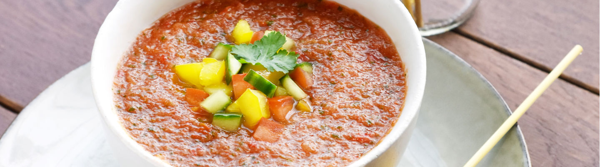 Gaspacho et ses brochettes de fromage pané