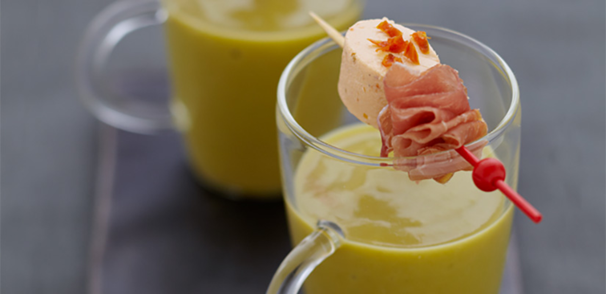 Velouté d'asperges & brochette de fromage frais