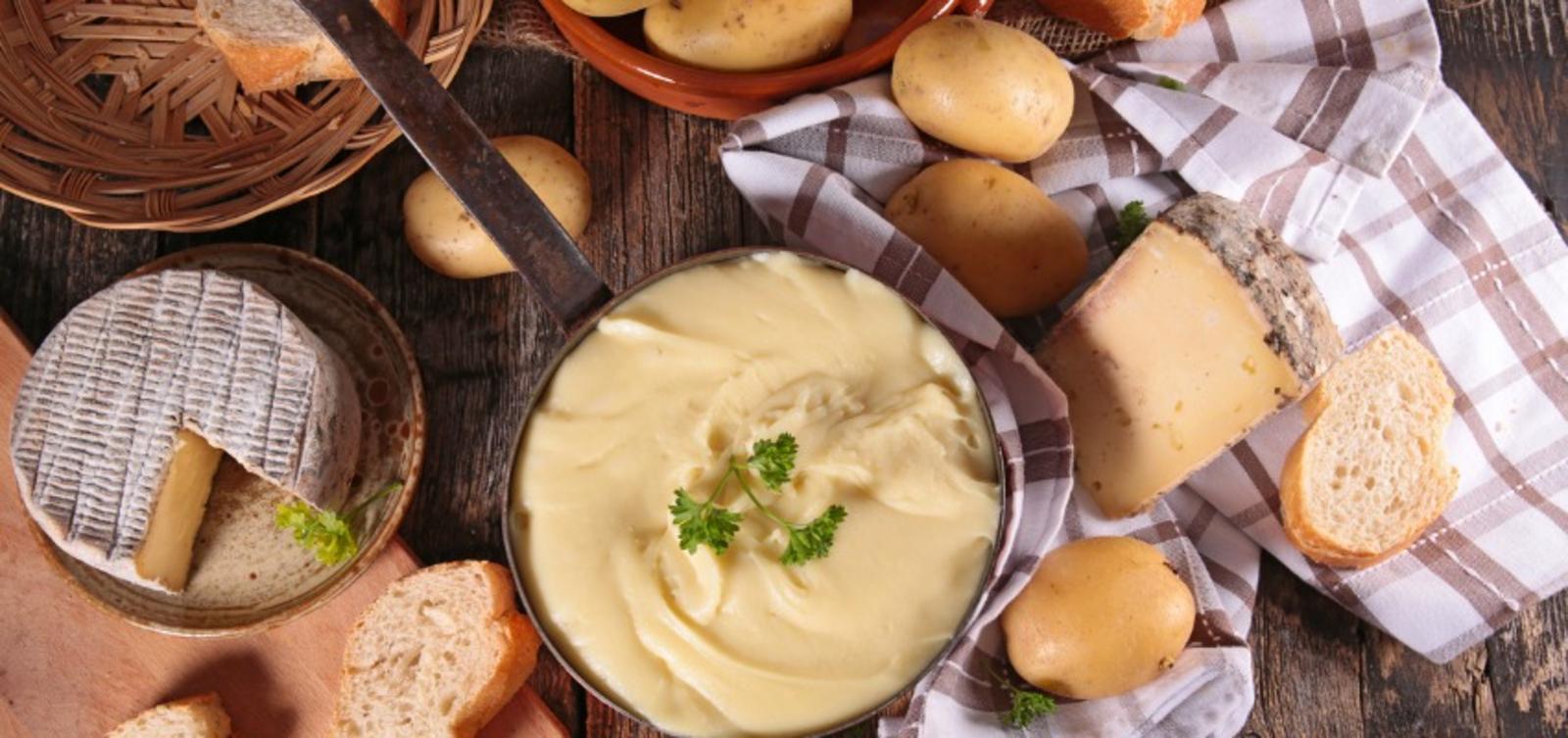 TH05_aligotcheese-fondue-picture-id494352296