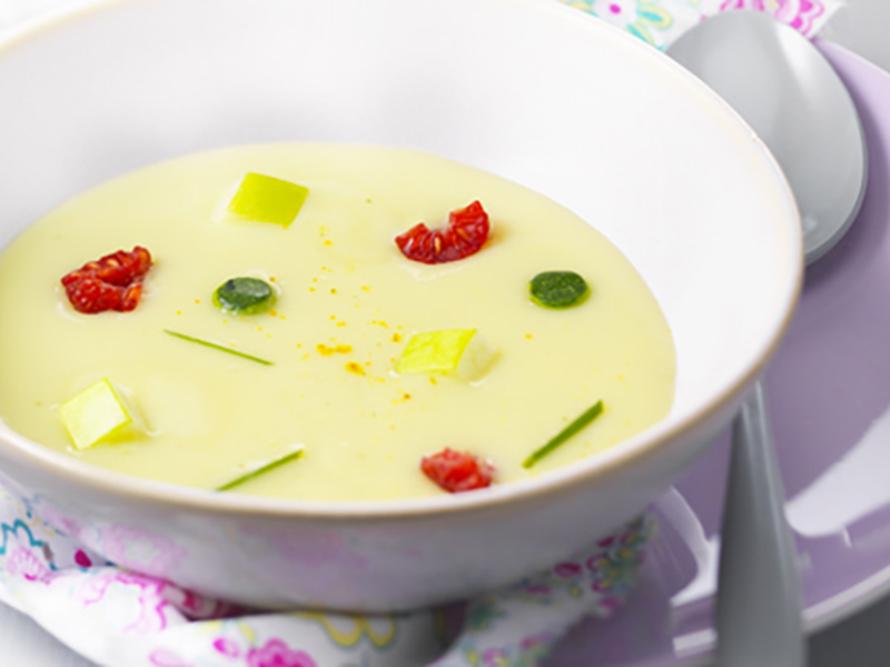 Velouté de courgettes au fromage frais, pomme-curry-framboise