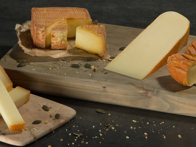 Pourquoi certains fromages sont-ils orange ?