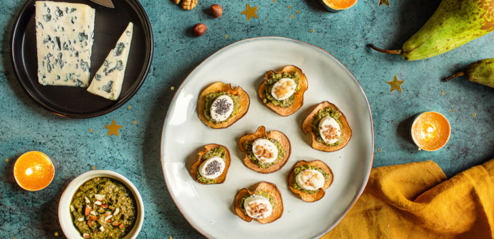 Chips de poires, pesto de roquette et fromage au bleu