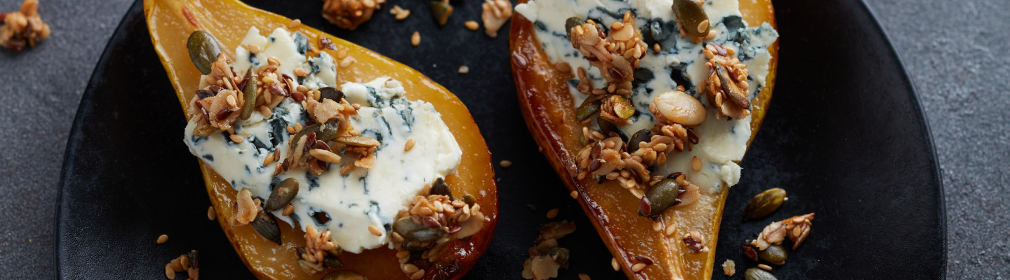Poire rôtie au miel et fromage bleu