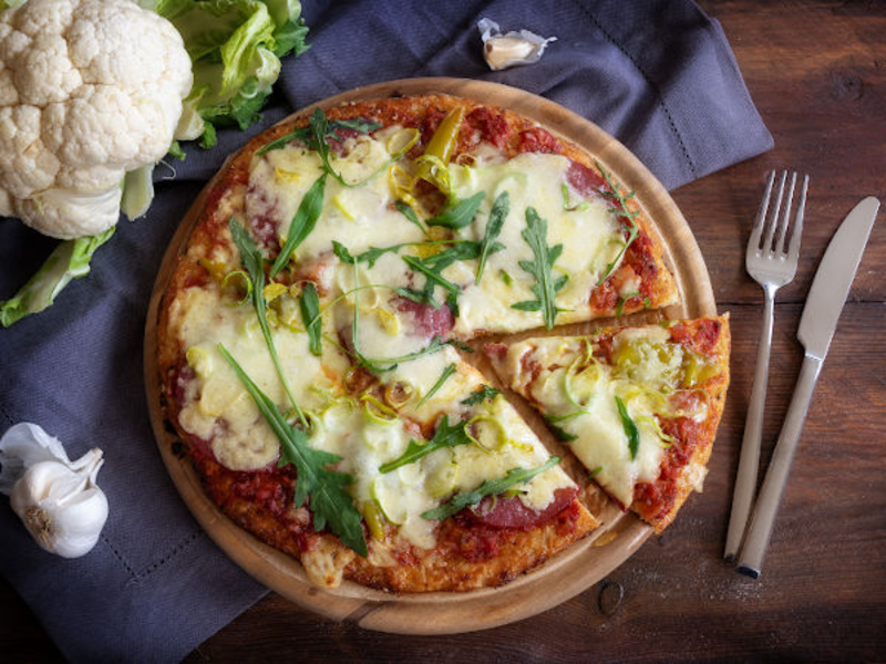 Pizza en croûte de chou-fleur au fromage