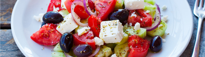 Salade de poivron, radis, tomates, olives et fromage frais