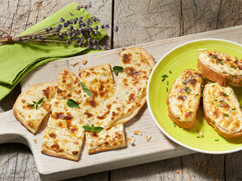 Tarte flambée facile et rapide au fromage frais ail et fines herbes